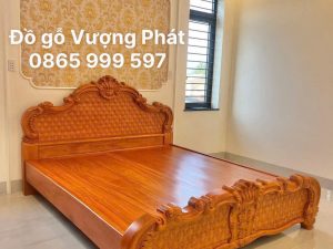 Giường ngủ Louis hoa lá tây vách trám gỗ Gõ Đỏ tự nhiên dày dặn loại 1