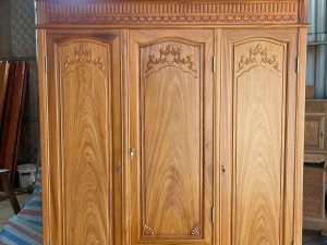 Tủ Áo 3 cánh Luis hoa lá tây gỗ thịt Gõ Đỏ dày dặn loại 1
