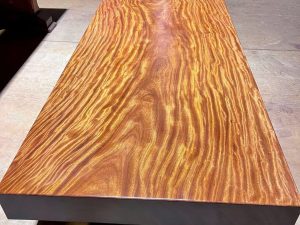 Bàn ăn nguyên khối gỗ Cẩm vân chun víp Loại 1